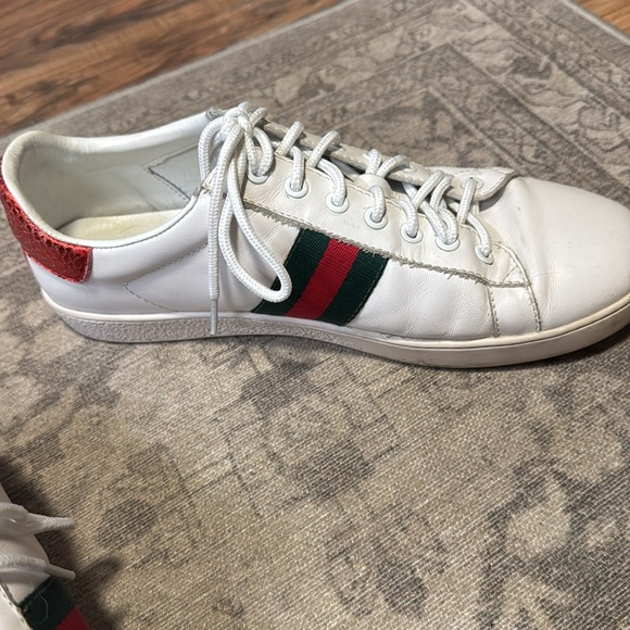 Gucci Ace Sneakers with Bee Embroidery - Picture 10 of 15